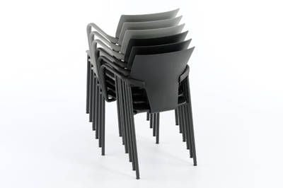 Armlehnenstühle aus Kunststoff stapelbar